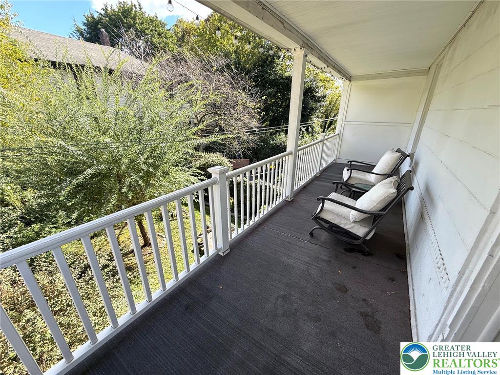 737 Porter 2nd Floor Property Photo 12