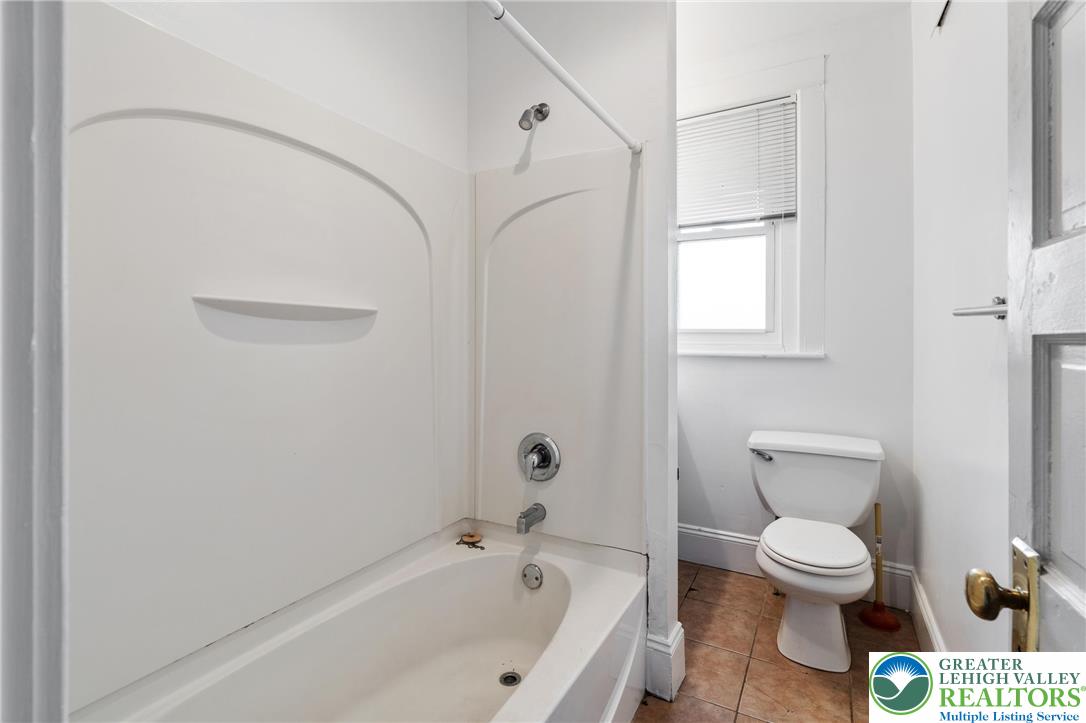 728 East 6th Street 2 Property Photo 9