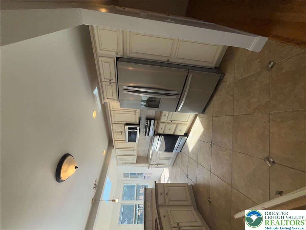 4844 Pine Grove Circle Property Photo 5
