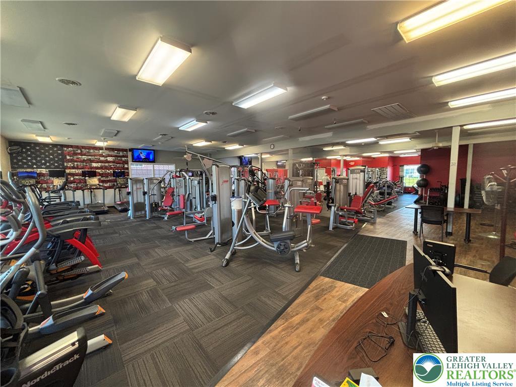 200 South Best Avenue Property Photo 7