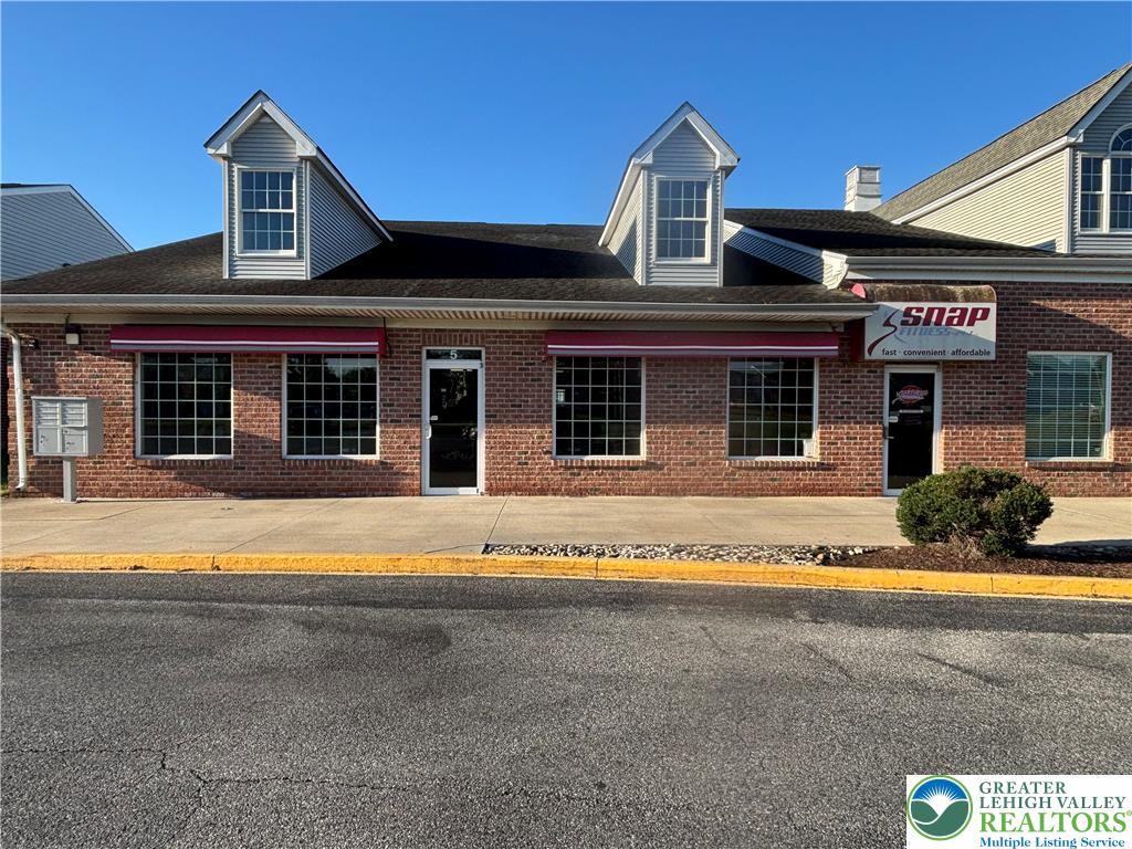 200 South Best Avenue Property Photo 6