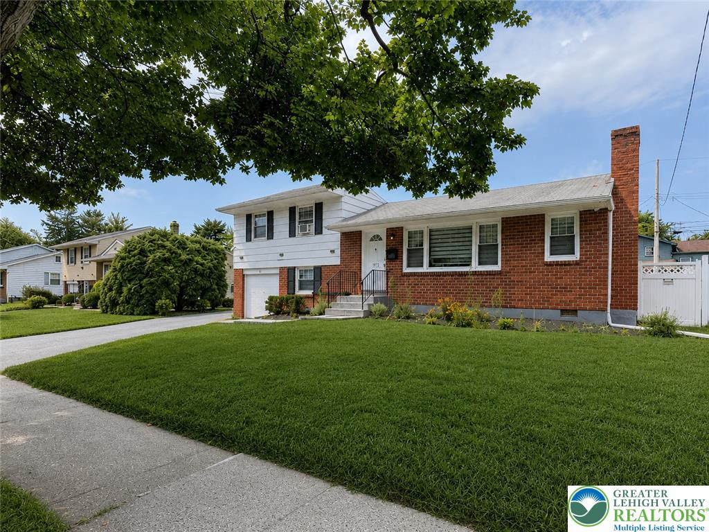 1972 Collingswood Drive Property Photo 2