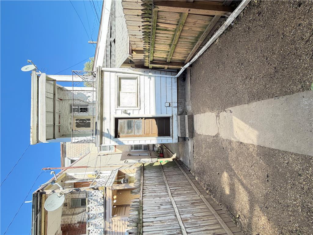 516 N Law Street Property Photo 7