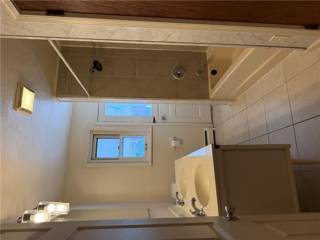 516 N Law Street Property Photo 9