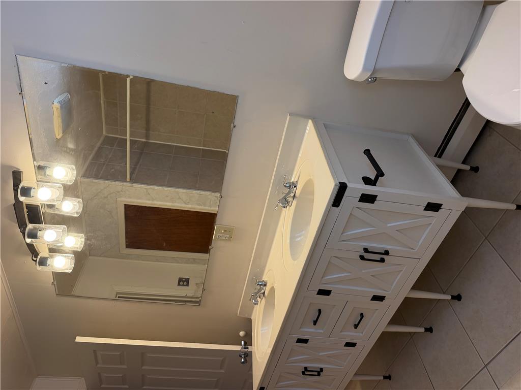 516 N Law Street Property Photo 10