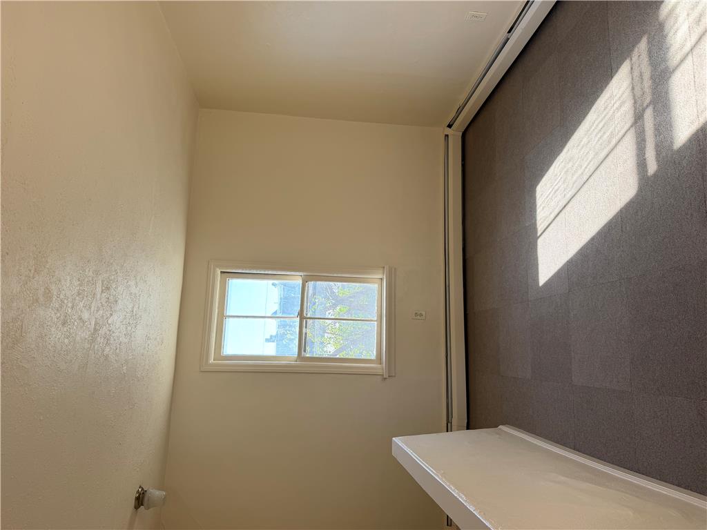 516 N Law Street Property Photo 13