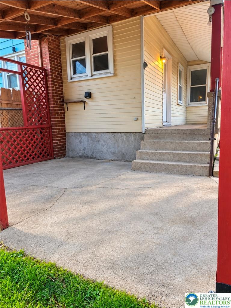 1341 Pine Street Property Photo 3
