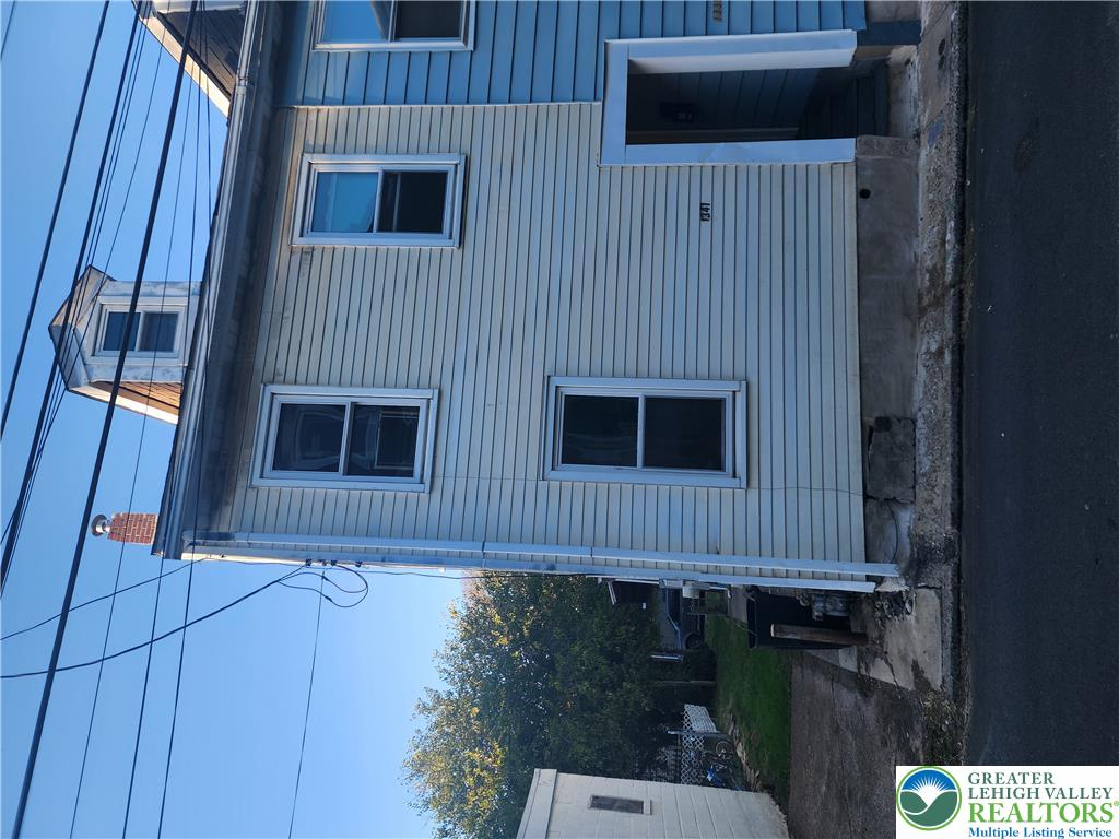 1341 Pine Street Property Photo 5