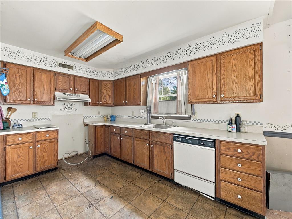 703 Broad Street Property Photo 17