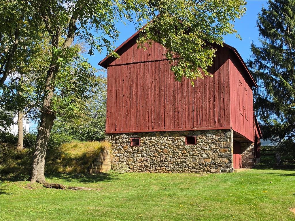 5661 Sullivan Trail Property Photo 3