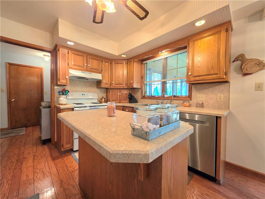 5661 Sullivan Trail Property Photo 8