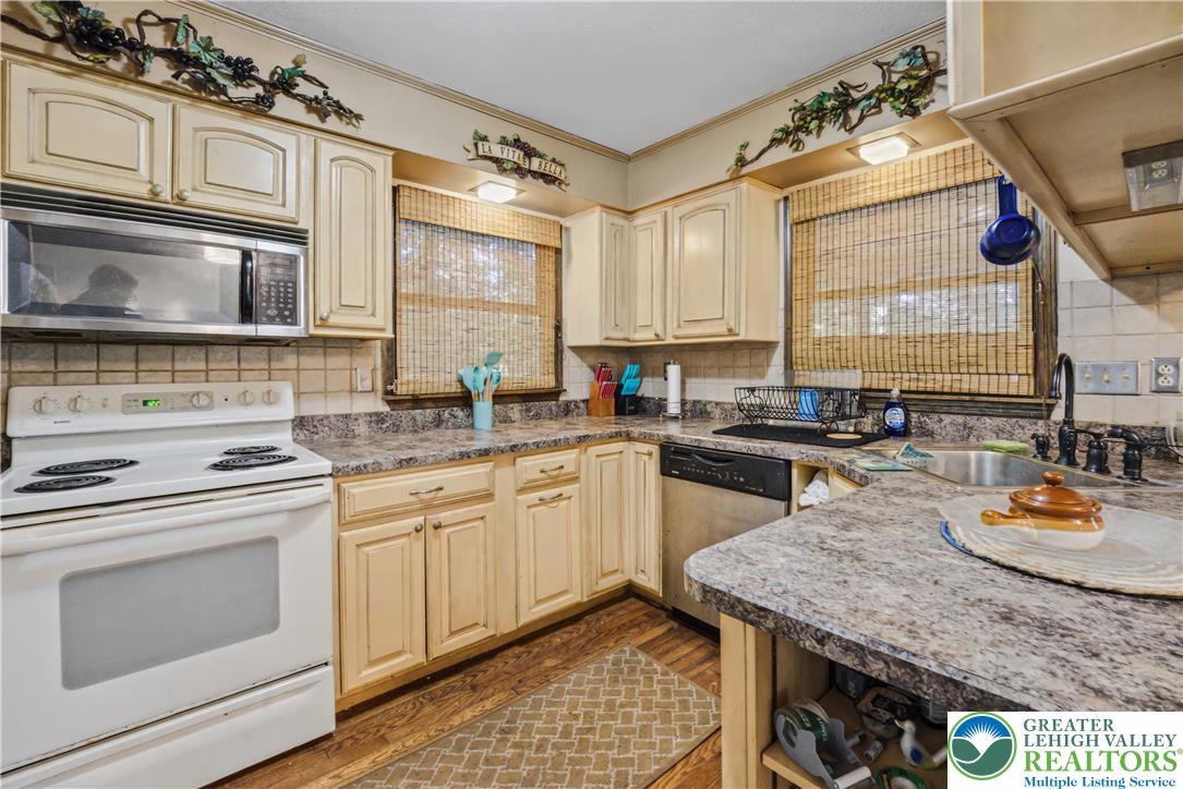 7146 Moss Drive Property Photo 15