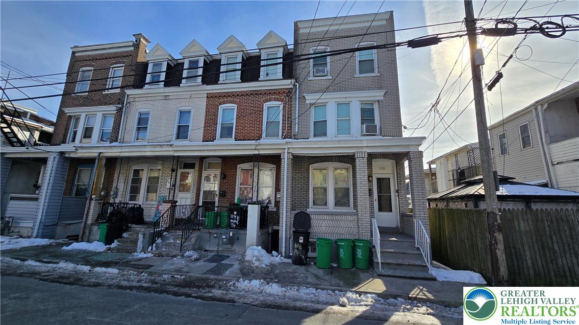 1116 West Maple Street Property Photo 1