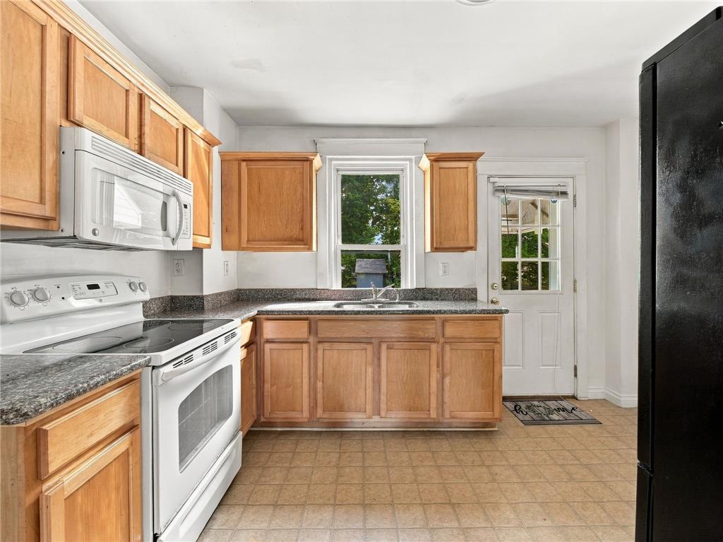 1227 Marlow Street Property Photo 10