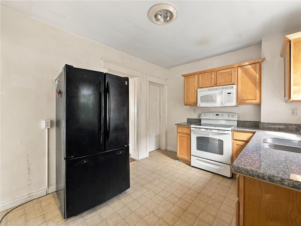 1227 Marlow Street Property Photo 11