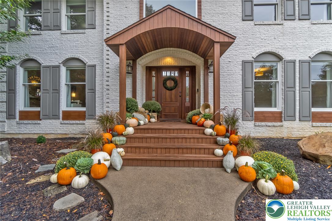 755 Yorkshire Road Property Photo 2
