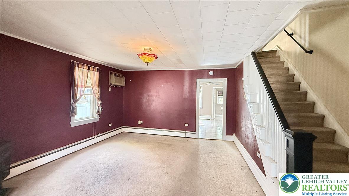 146 East Union Street Property Photo 6