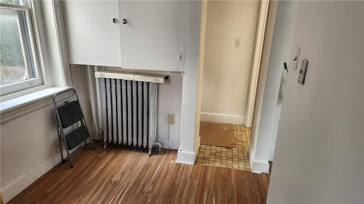 527 Wyandotte Street 1st Floor-rear Property Photo 4