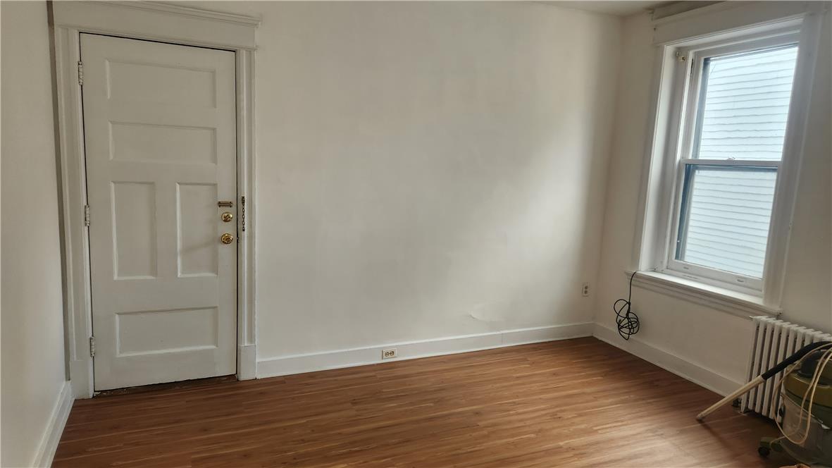 527 Wyandotte Street 1st Floor-rear Property Photo 7