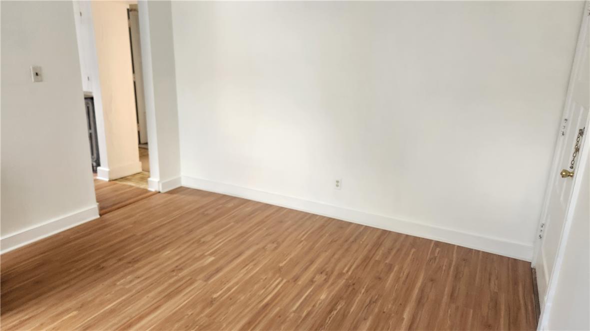 527 Wyandotte Street 1st Floor-rear Property Photo 8