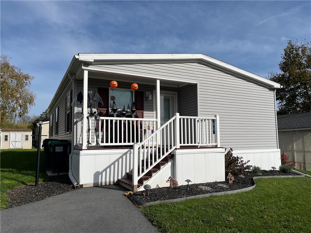 65 Wildbriar Court Property Photo 3