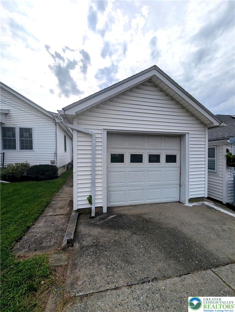 2198 Focht Avenue Property Photo 22