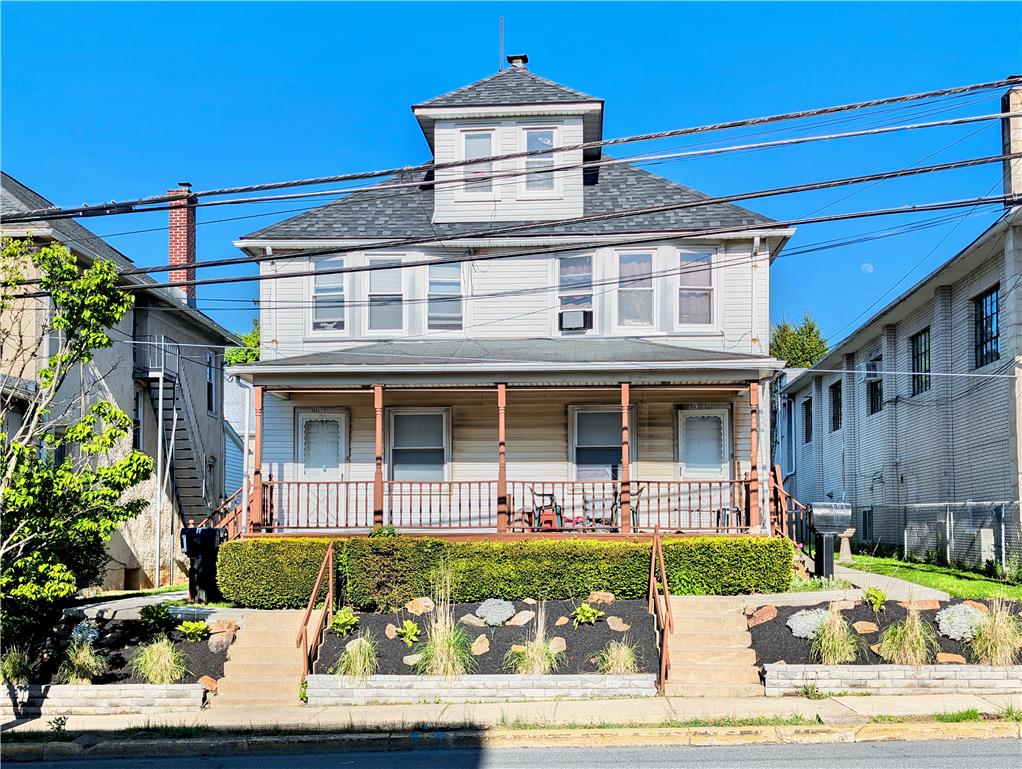 1083 Main Street Property Photo 1