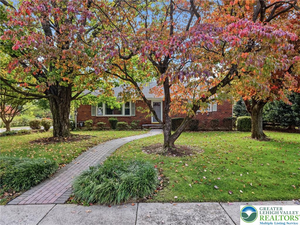 865 Bridge Street Property Photo 3