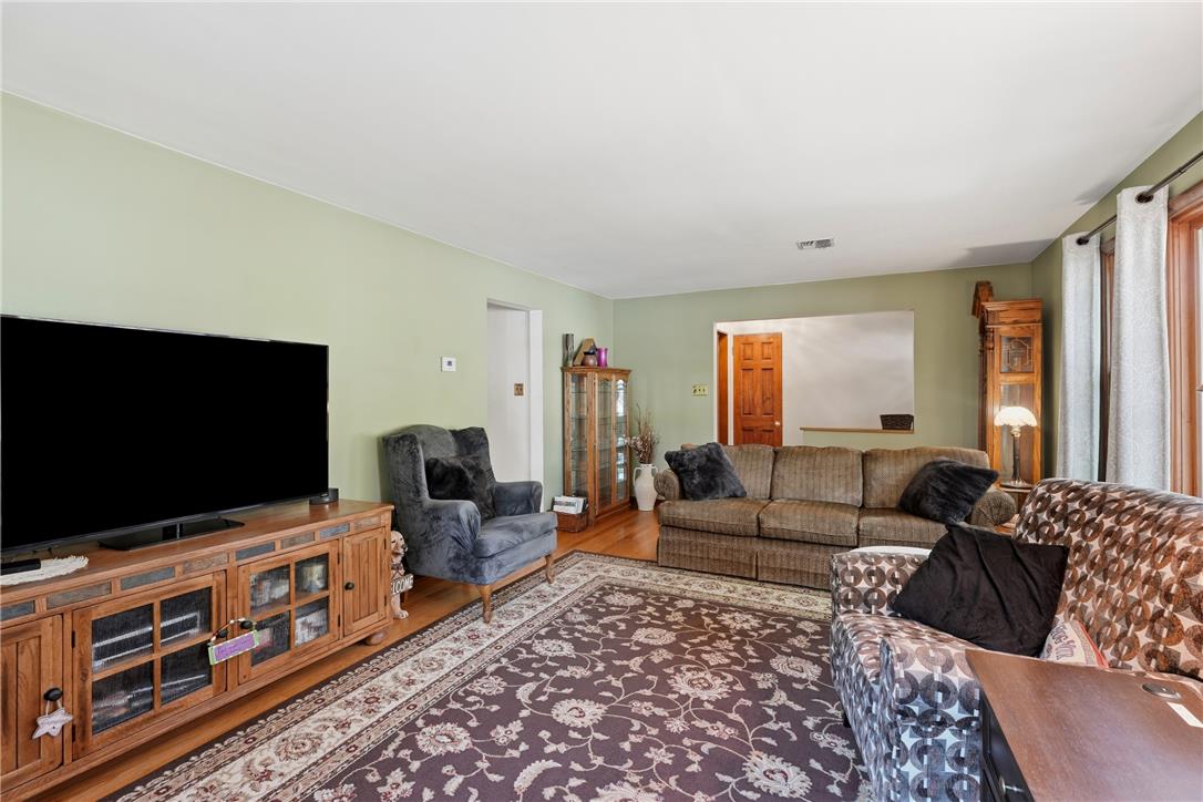 865 Bridge Street Property Photo 10