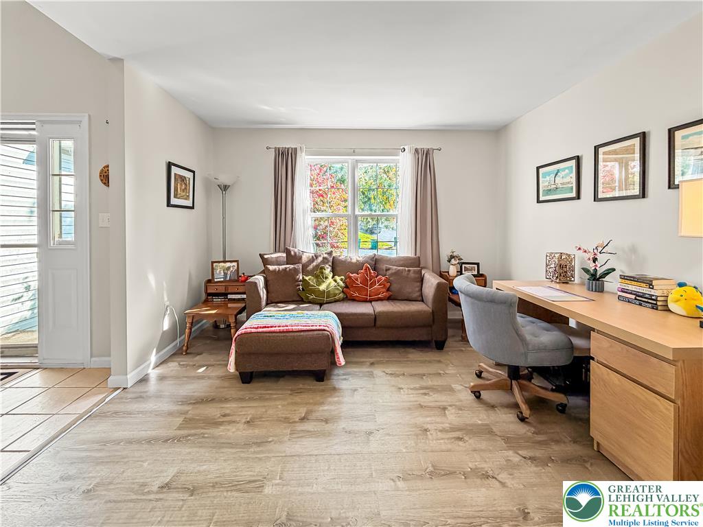 264 Oak Street Property Photo 4