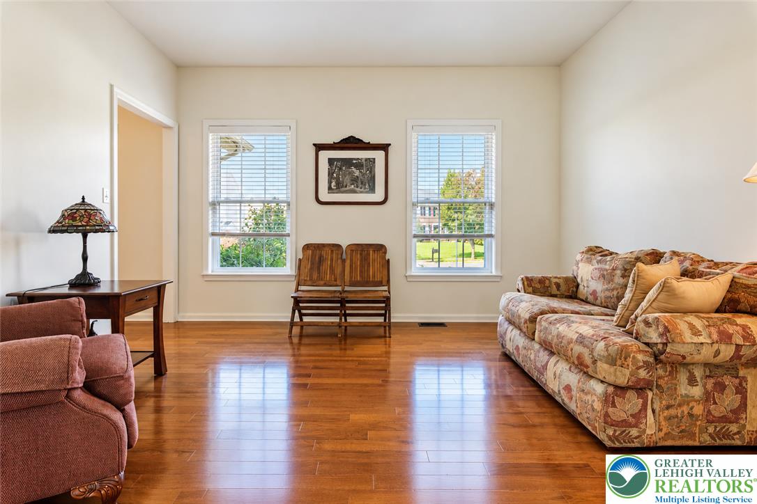 2525 Somerset Road Property Photo 25