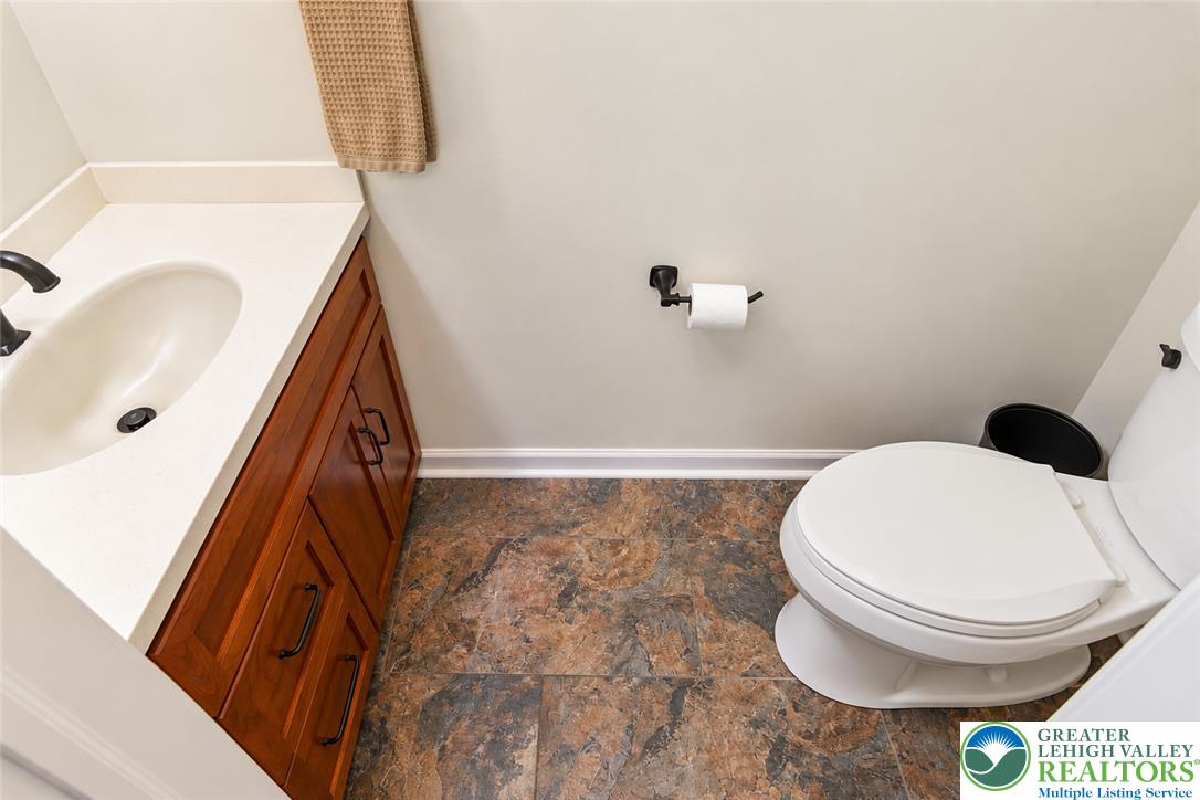 2525 Somerset Road Property Photo 35
