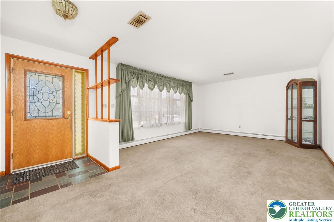 1246 8th Property Photo 4
