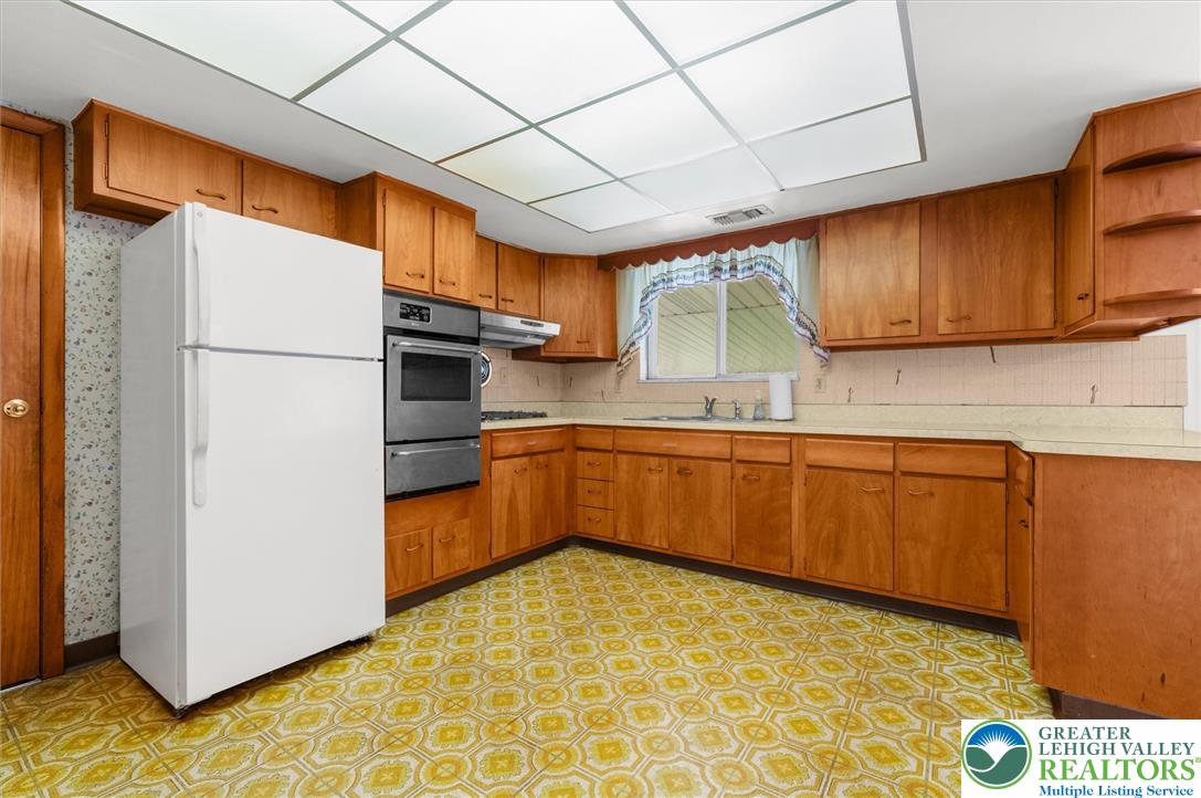 1246 8th Property Photo 9