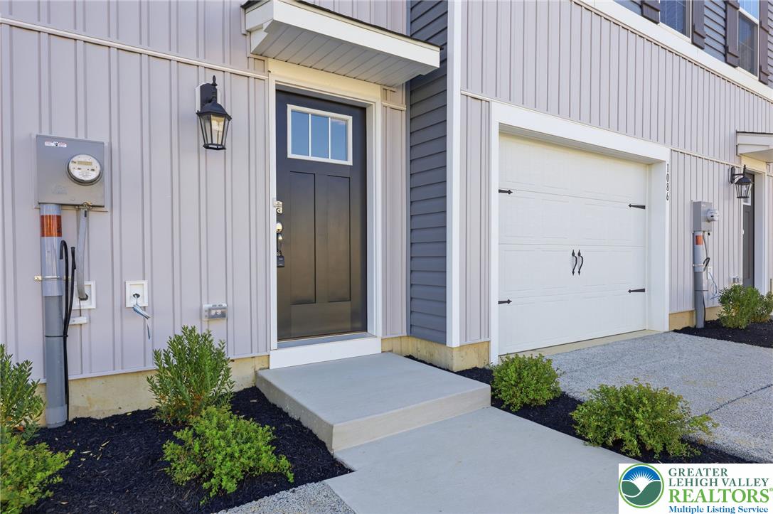 1084 Meadowlark Drive Property Photo 2