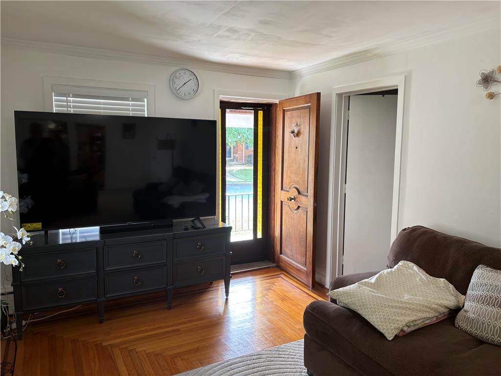 735 Lexington Street Property Photo 6