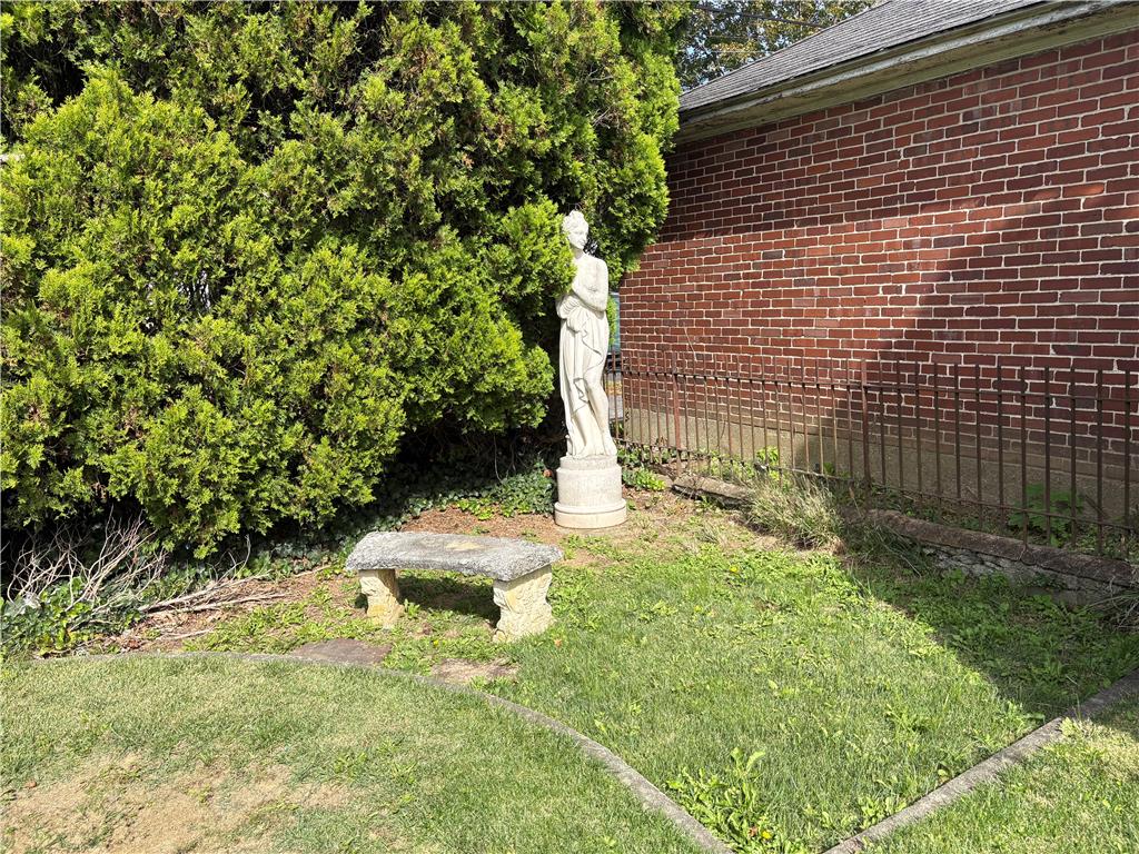 735 East Lexington Street Property Photo 22