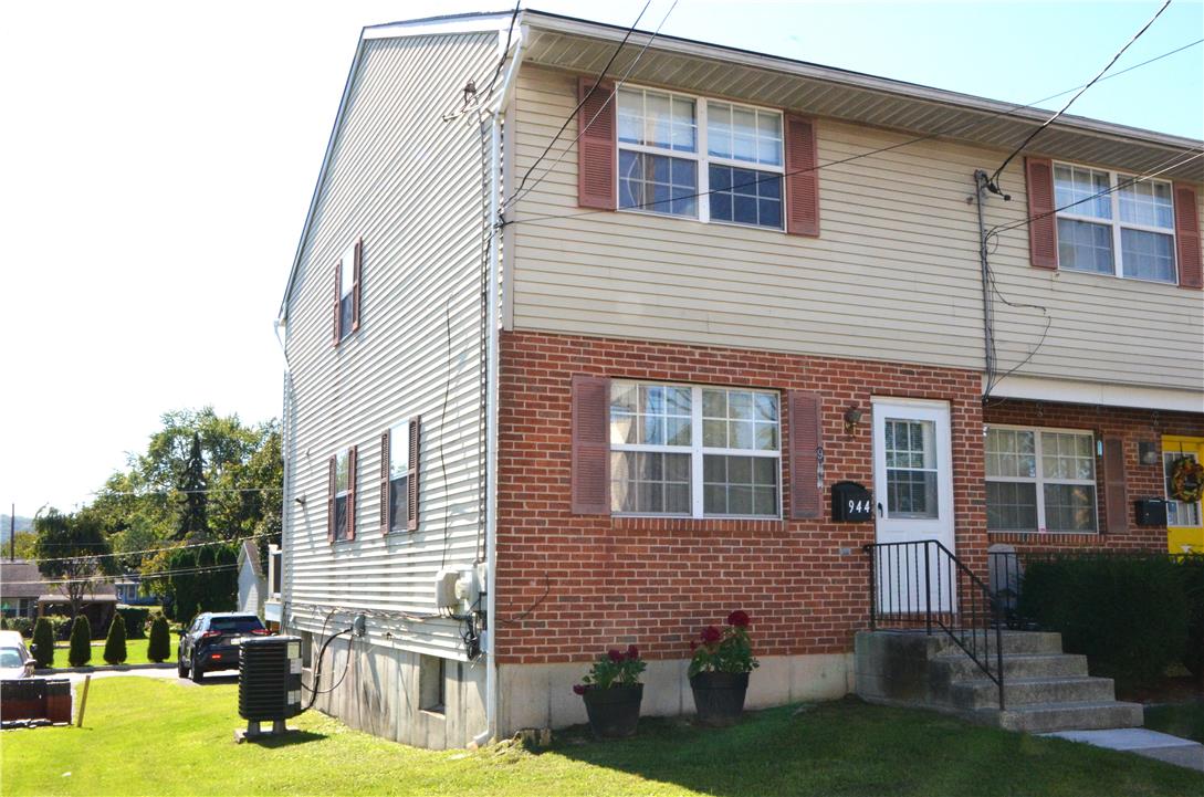 944 West Wyoming Street Property Photo 1