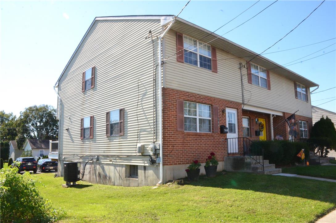 944 West Wyoming Street Property Photo 2