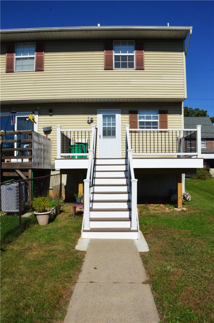 944 West Wyoming Street Property Photo 4