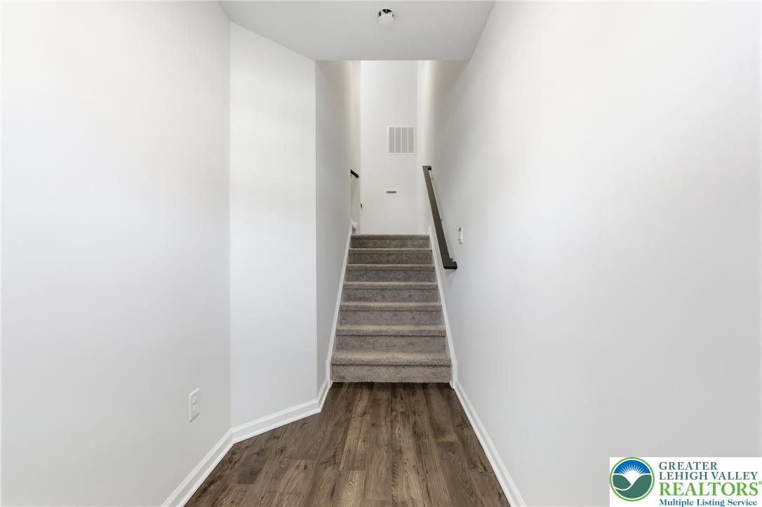 1080 Meadowlark Drive Property Photo 3
