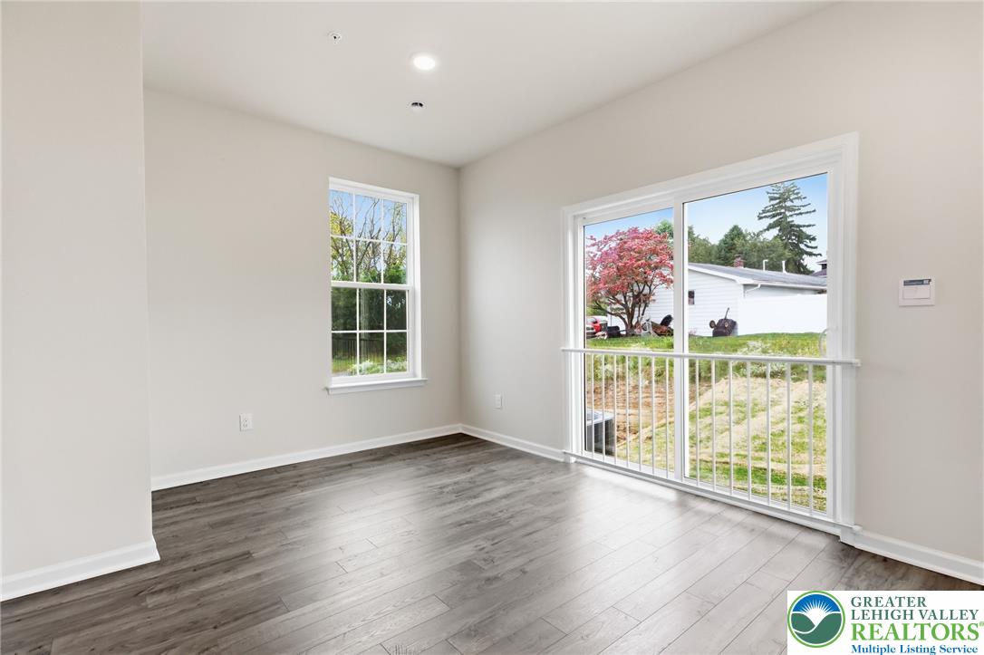1074 Meadowlark Drive Property Photo 14