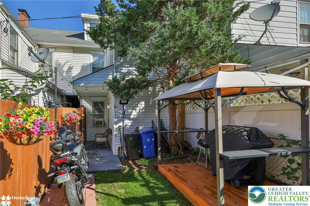 252 East Ettwein Street Property Photo 43
