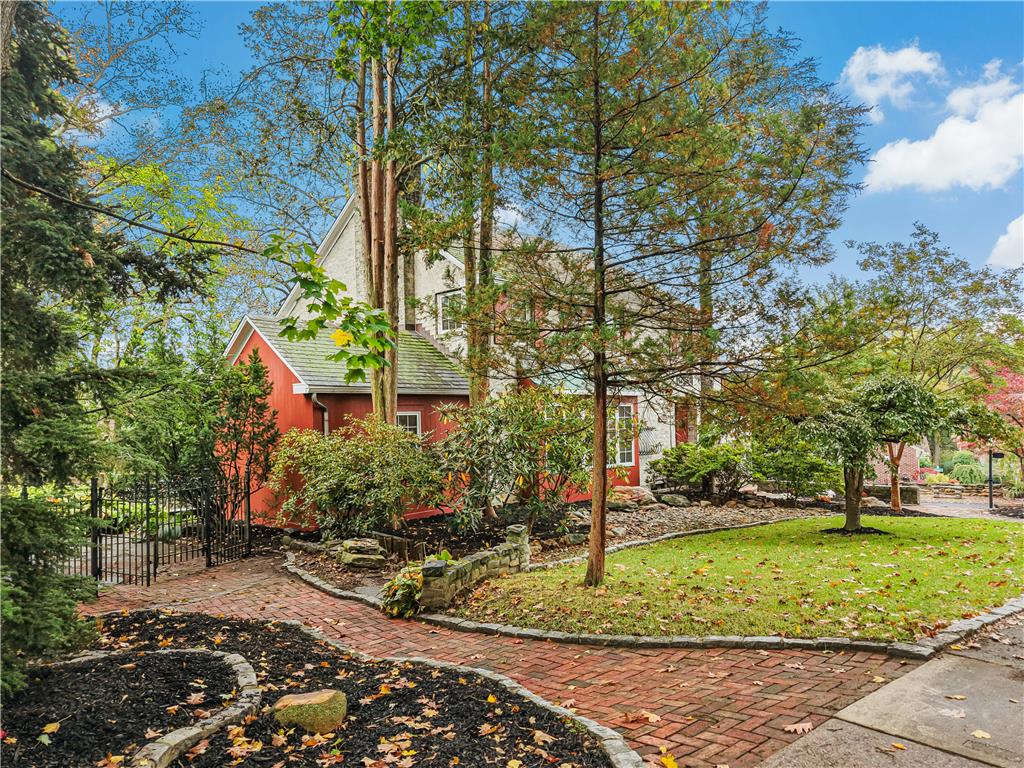 1236 Moffitt Avenue Property Photo 4