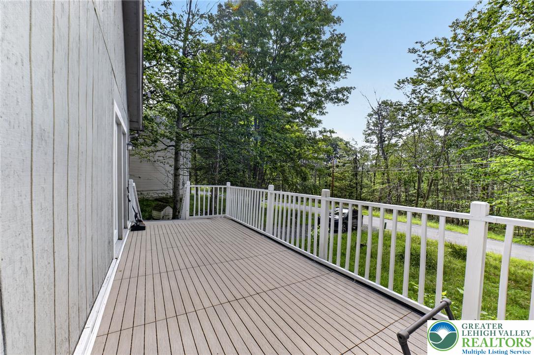 2027 Skyview Terrace Property Photo 3