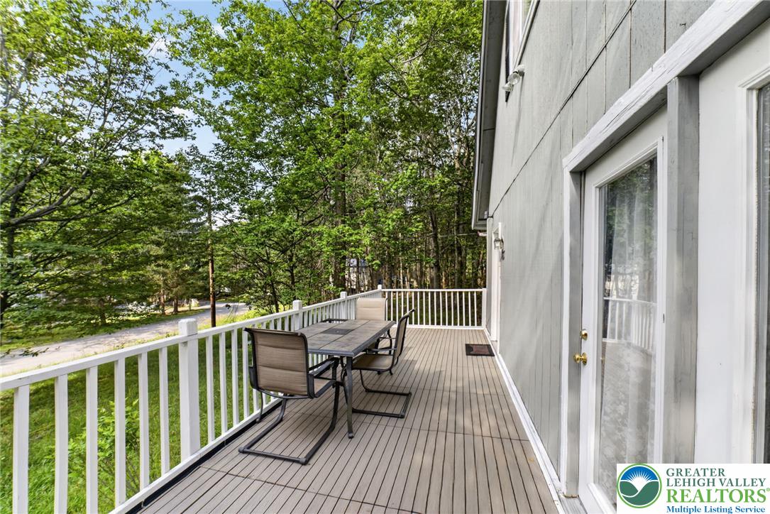 2027 Skyview Terrace Property Photo 4