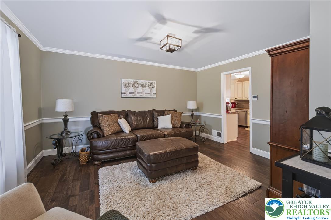 5041 Bridlepath Drive Property Photo 4