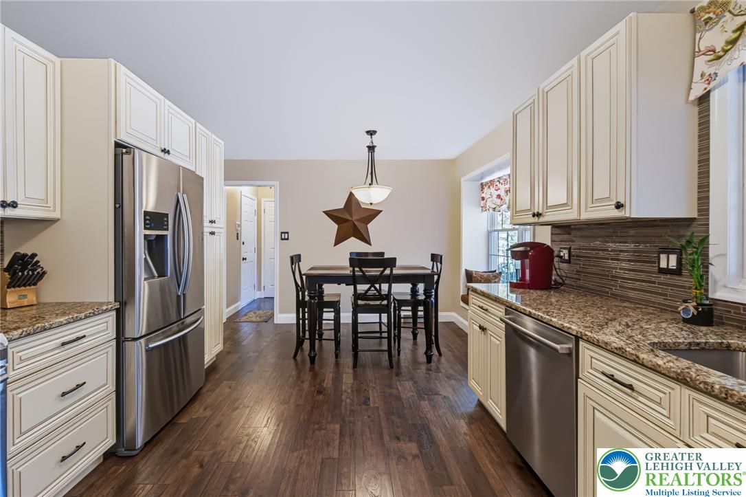 5041 Bridlepath Drive Property Photo 13