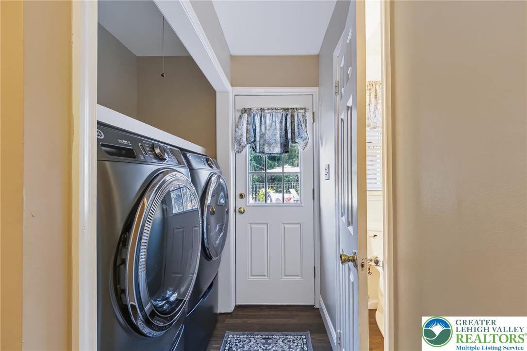 5041 Bridlepath Drive Property Photo 15
