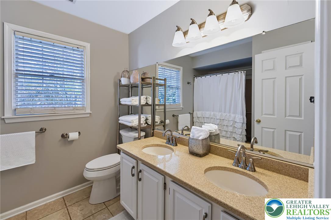 5041 Bridlepath Drive Property Photo 27
